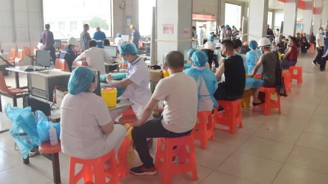 冀鋼集團(tuán)為員工開設(shè)疫苗接種專場